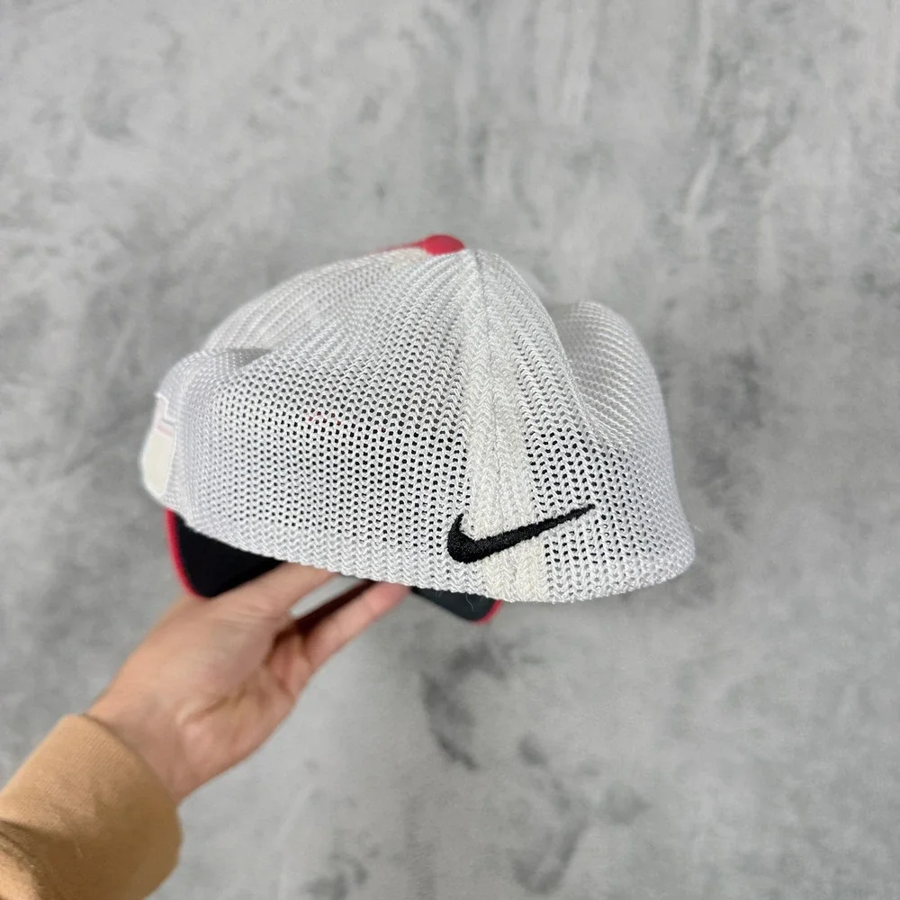 Nike Mens M/L Tiger Woods TW Red White Mesh Flexfit Trucker Golf Hat VR 20XI